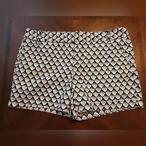 Caslon black white fish scale shorts 12p